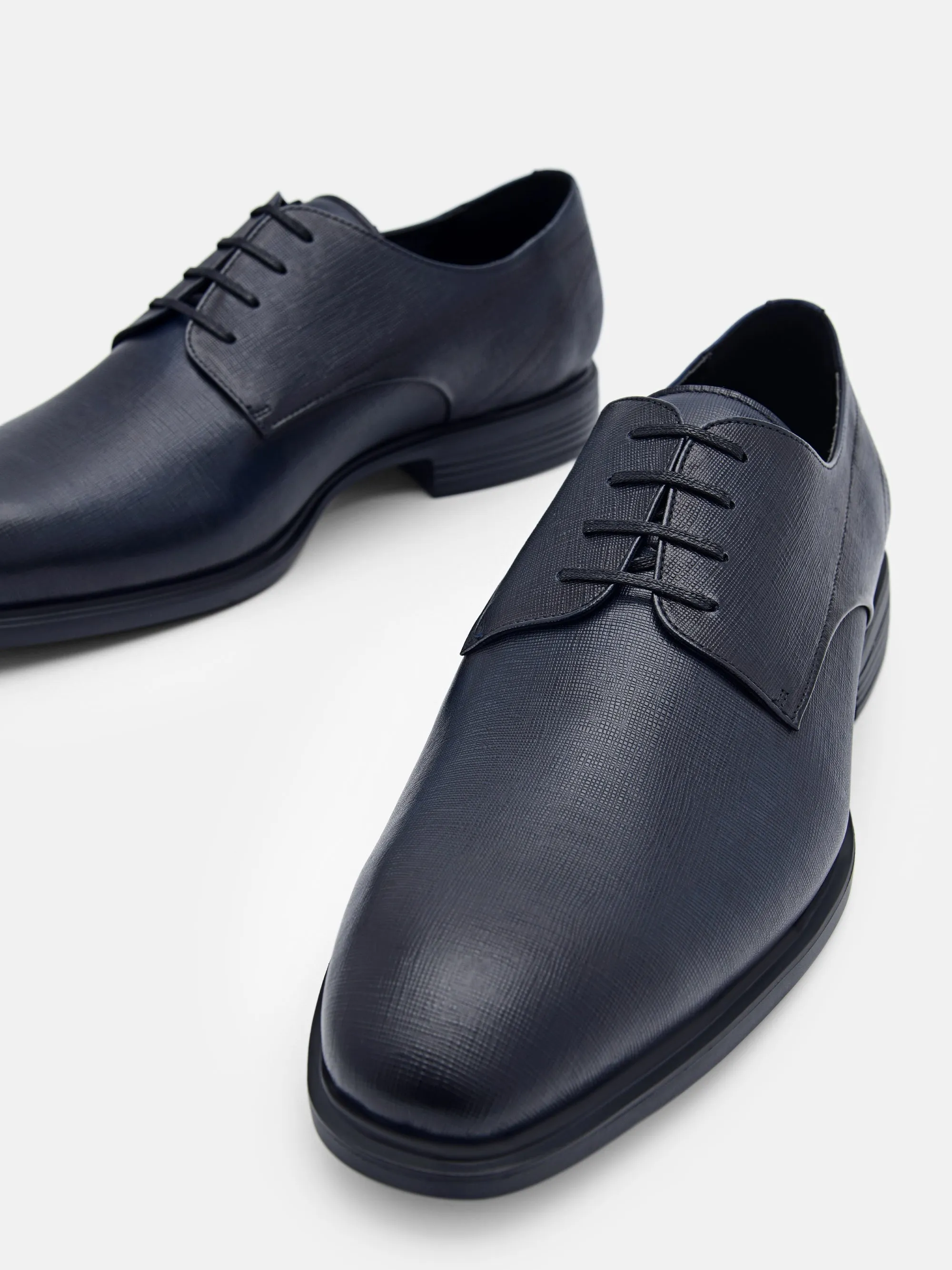 Altitude Lightweight Leather Derby Shoes